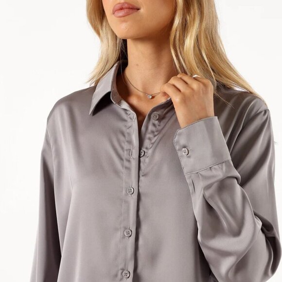 Petal and Pup “Narissa” Satin Shirt in Silver – Size Large – NWOT - Picture 7 of 10